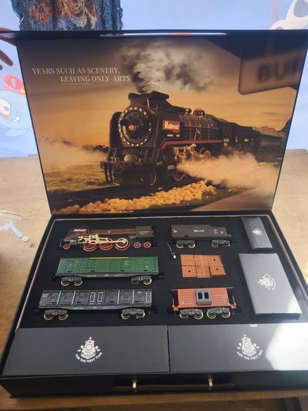 Набір електричний паровоз &laquo;Fenming Train Electric&raquo; з підсвіткою й ефектом пари, 68 деталей, у футлярі для перенесення. А090 фото